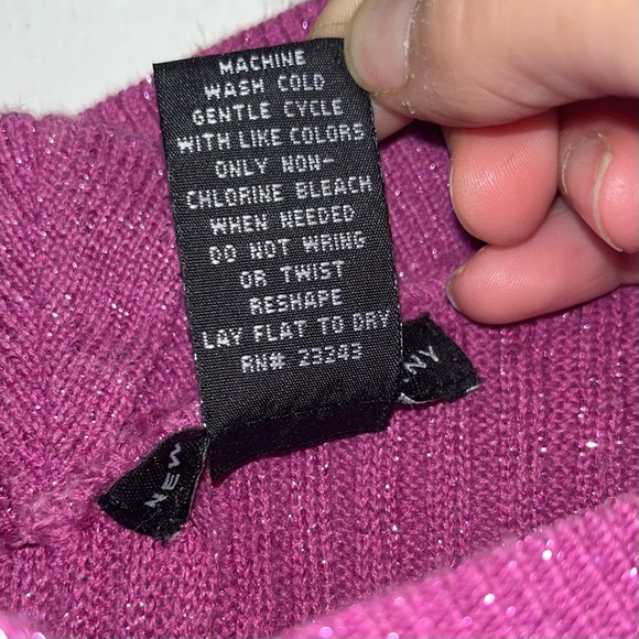 New York & Company Y2K Vintage Classic Ribbed
Knit V-neck Sweater Magenta Small - Picture 7 of 8